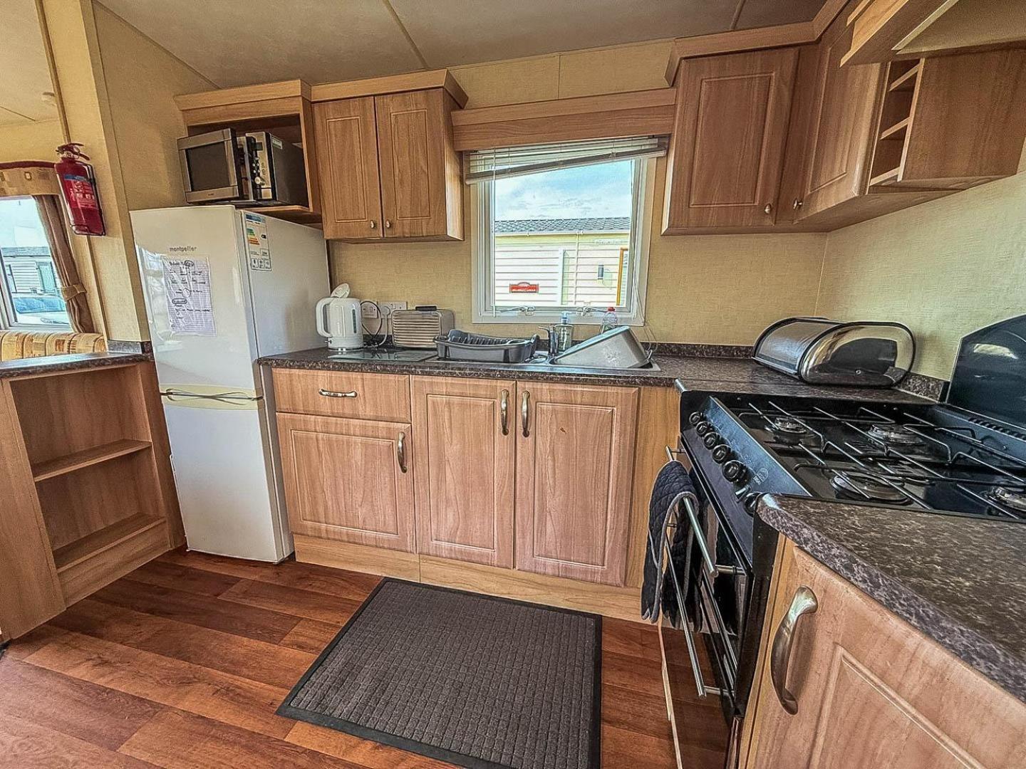 Spacious 8 Berth Caravan At Southview Holiday Park Near Skegness Ref 33018Ml Extérieur photo